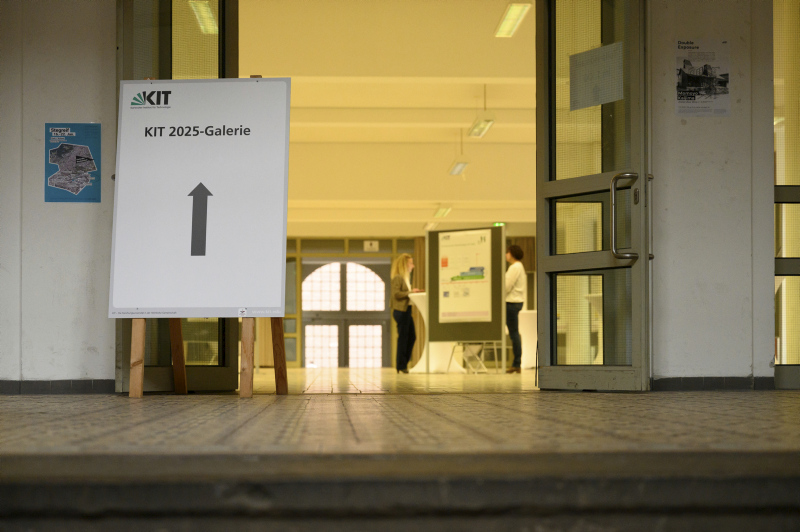 Schild am Eingang zur Mitarbeiterversammlung