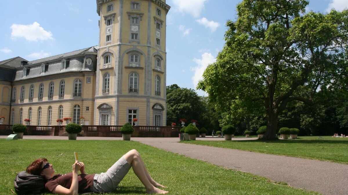 Städtische Park- oder Waldflächen wie hier im Karlsruher Schlossgarten sind für ein gutes Stadtklima wichtiger denn je (Foto: Gabi Zachmann, KIT)