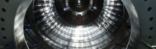 Hauptspektrometer des KArlsruhe TRItium Neutrino Experiments von Innen (Foto: KIT)