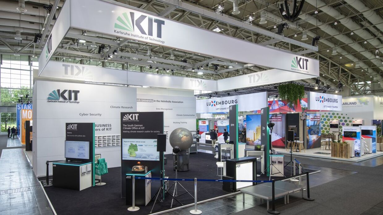 Stand des KIT im Future Hub der Hannover Messe